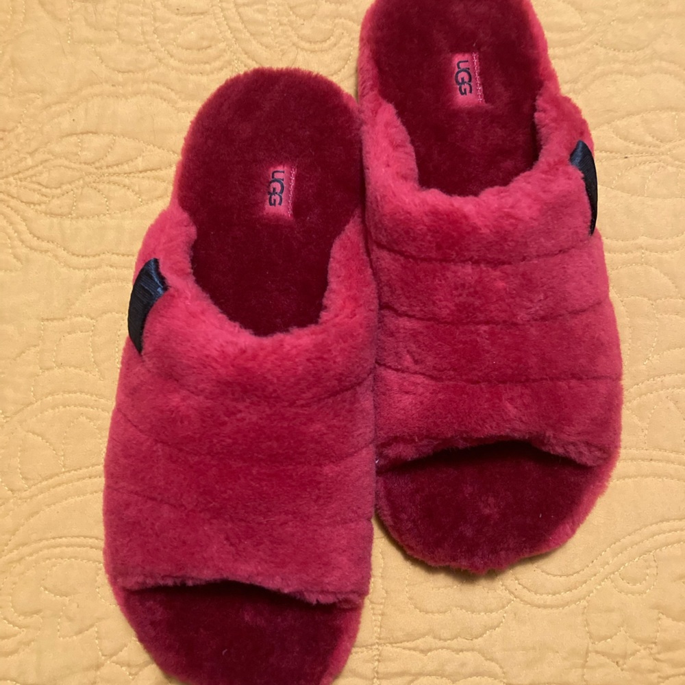MEN RED FLUFFY UGGS SLIPPERS SHEEPSKIN BN!!!